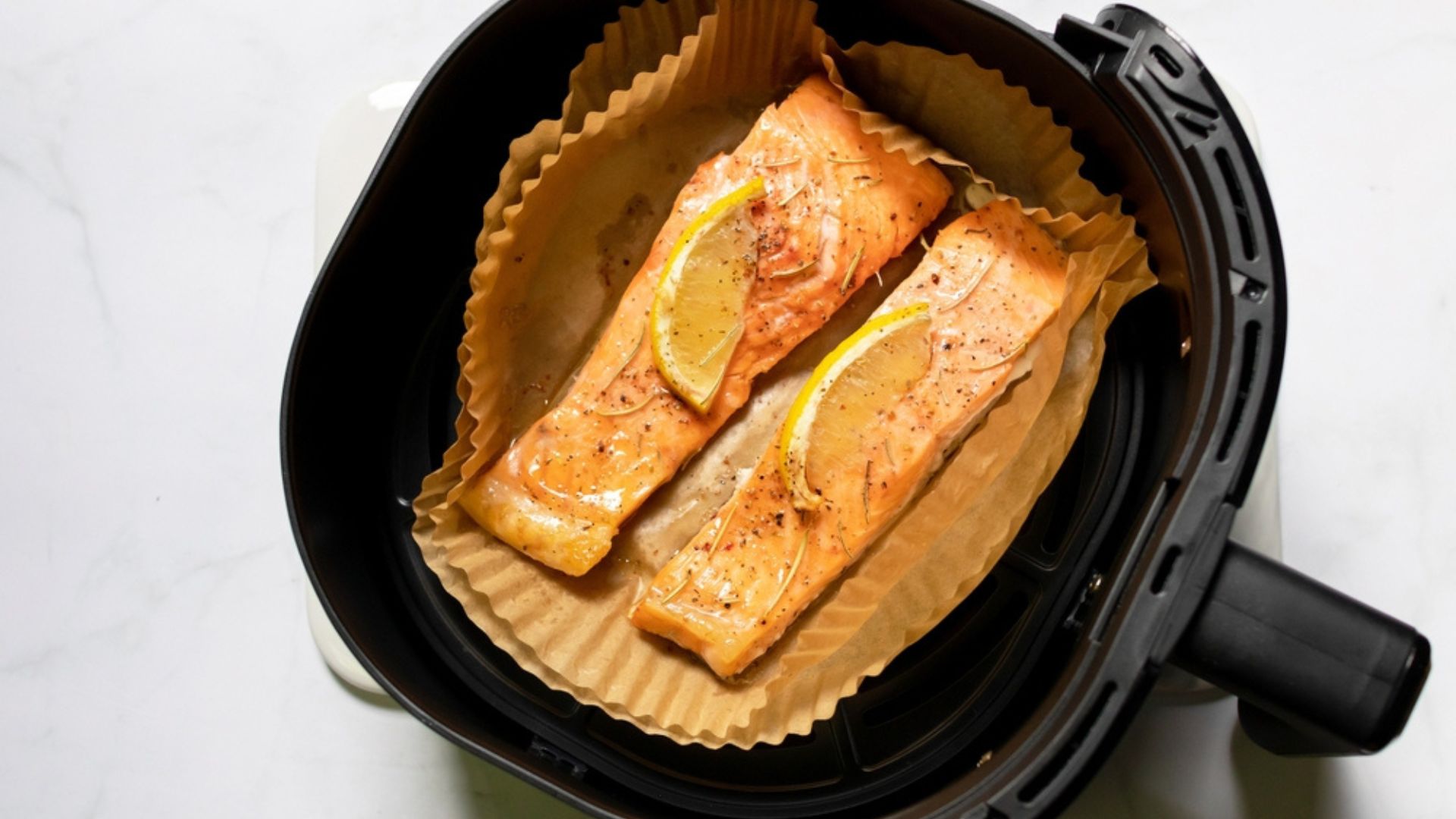how long to cook frozen salmon in air fryer